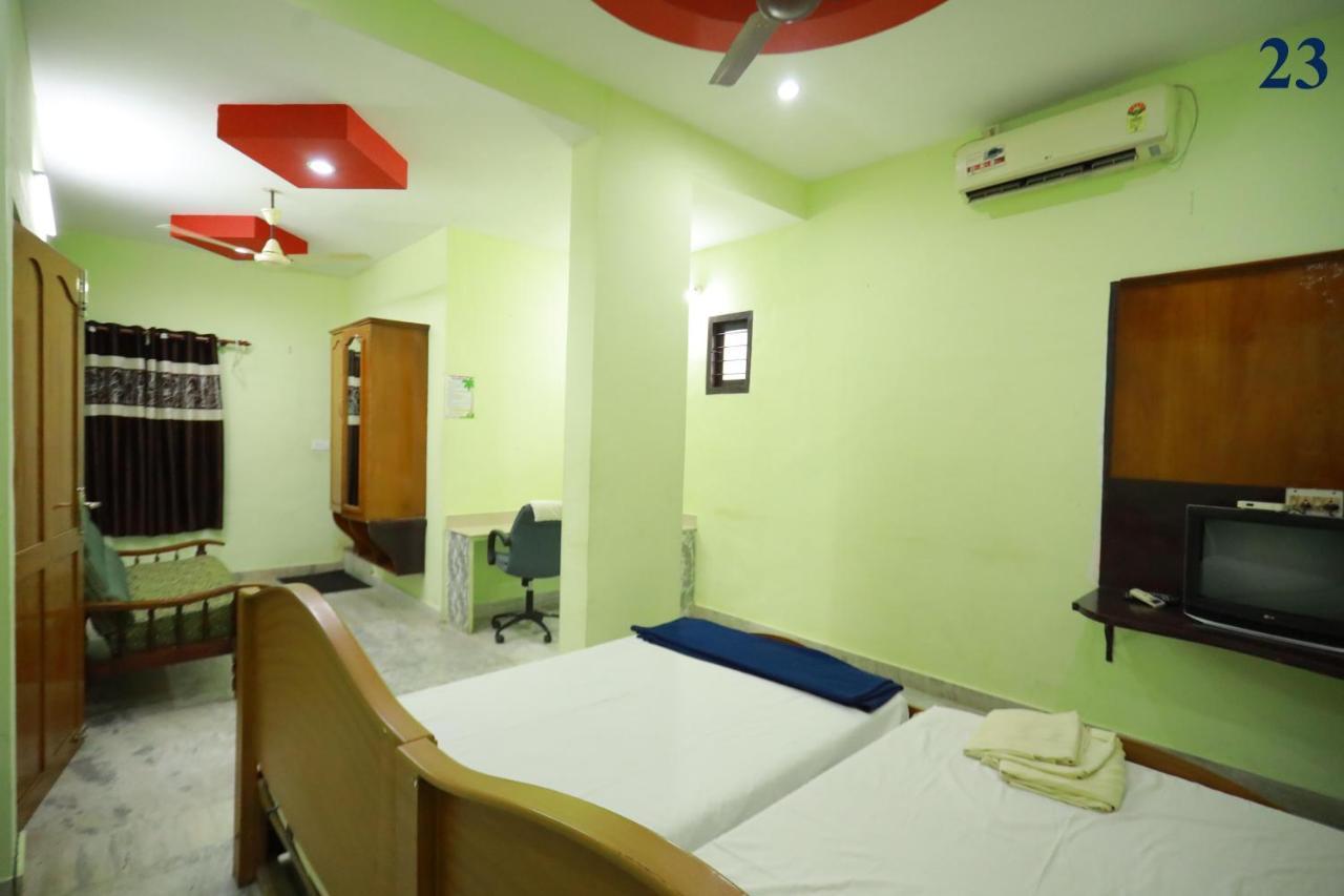 Arackal Tourist Home Tripunithura Bagian luar foto