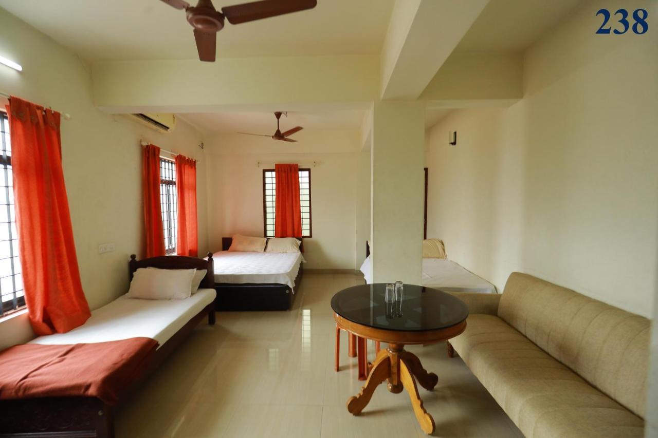 Arackal Tourist Home Tripunithura Bagian luar foto