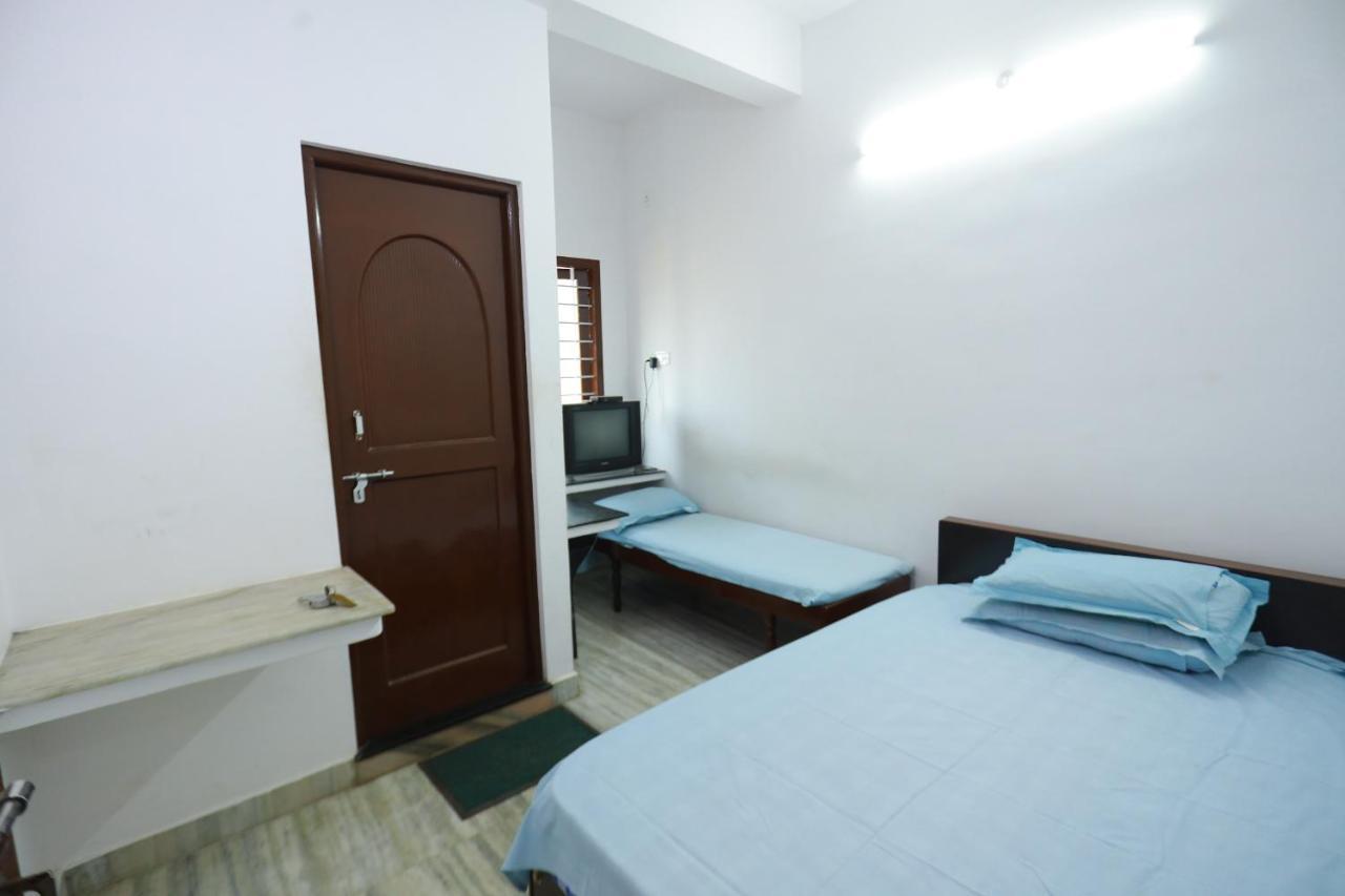 Arackal Tourist Home Tripunithura Bagian luar foto