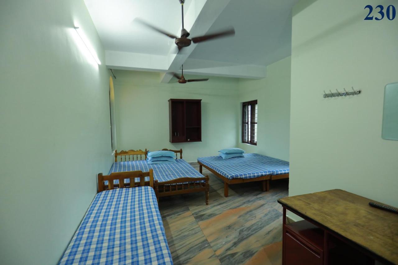 Arackal Tourist Home Tripunithura Bagian luar foto