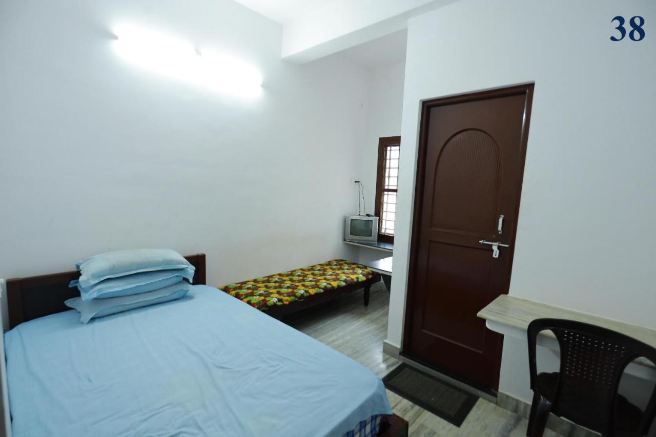 Arackal Tourist Home Tripunithura Bagian luar foto