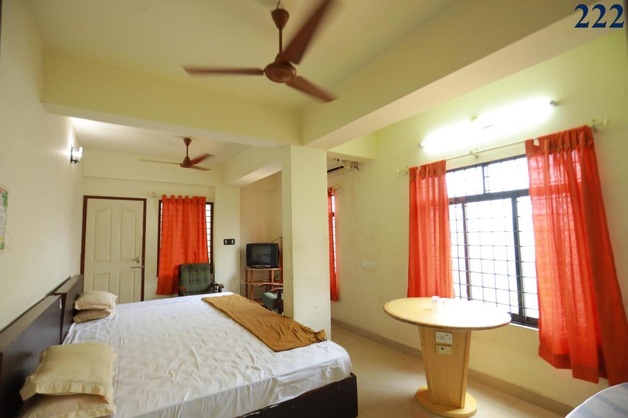 Arackal Tourist Home Tripunithura Bagian luar foto