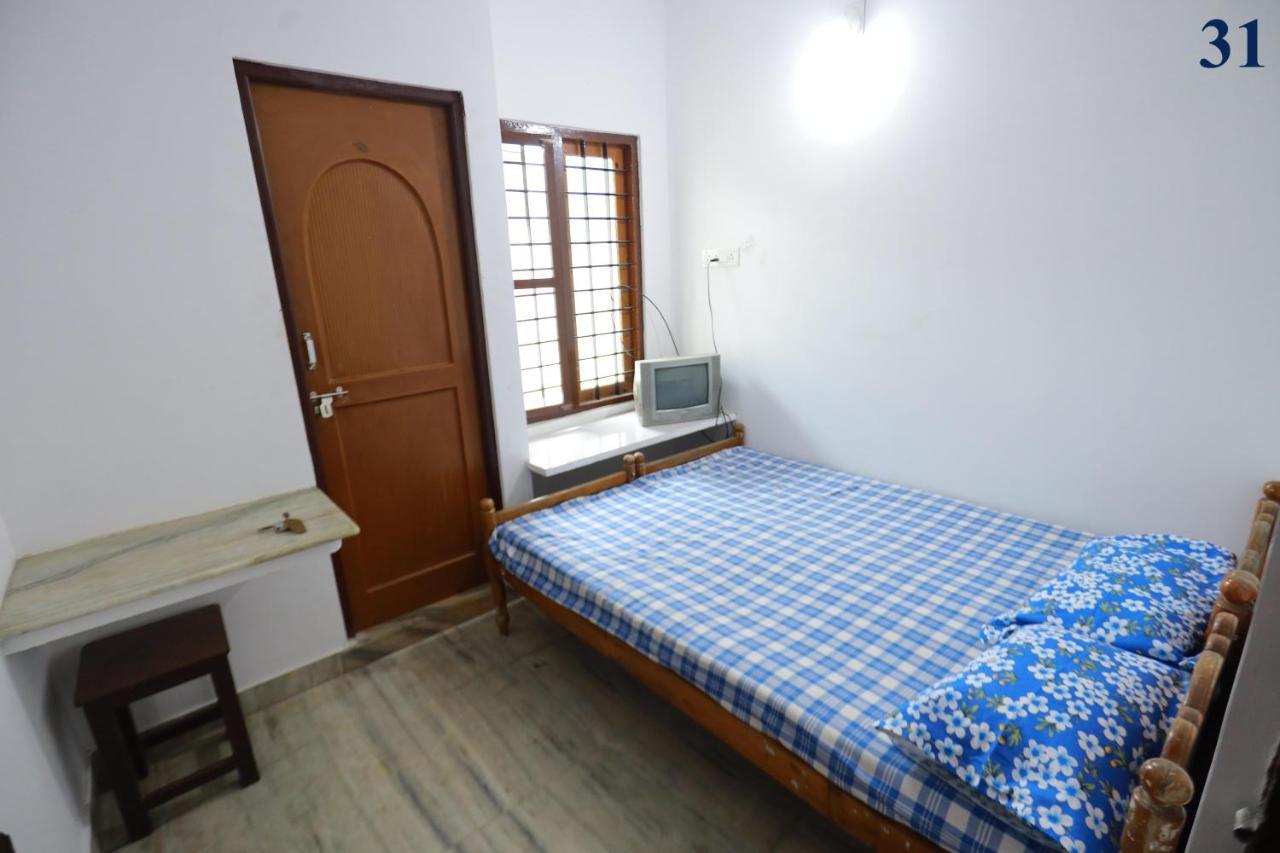 Arackal Tourist Home Tripunithura Bagian luar foto