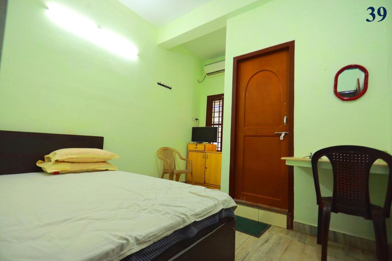 Arackal Tourist Home Tripunithura Bagian luar foto